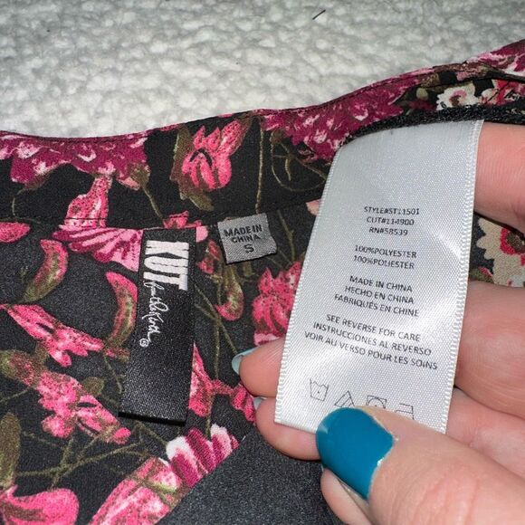 Kut from the Kloth Women’s Black Pink Floral Button Blouse Size Small EUC - Picture 7 of 12